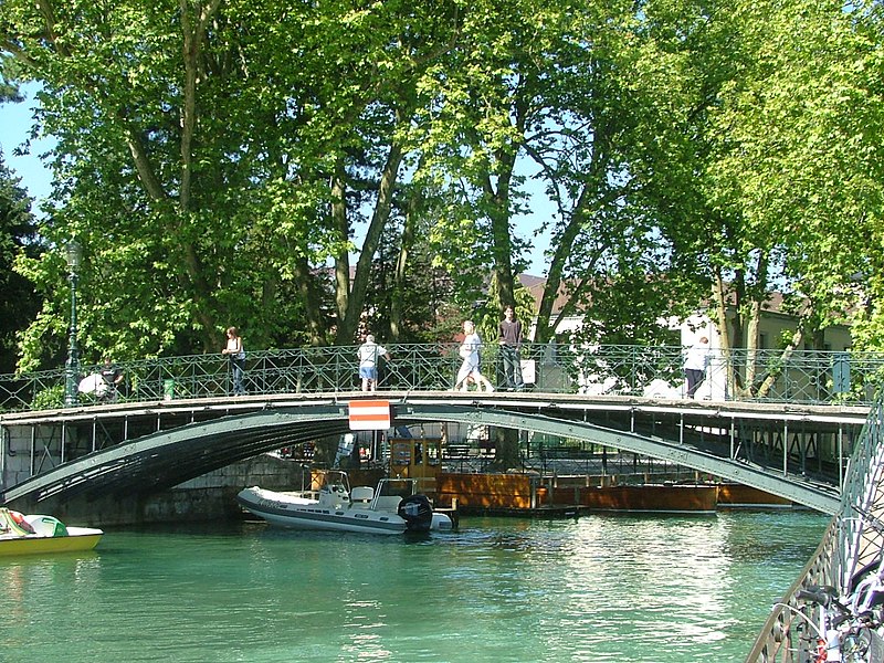 File:Annecy-4-Pont des Amours.jpg