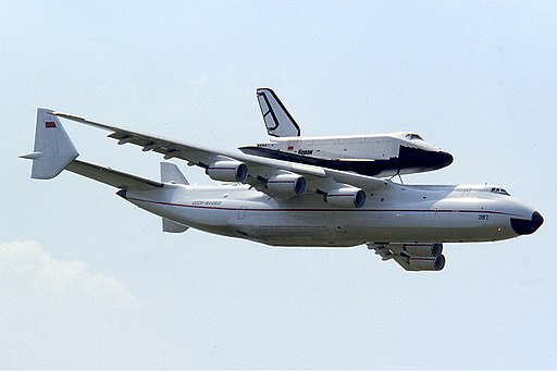 Antonov An-225 with Buran at Le Bourget 1989 Manteufel