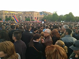 22 de abril protesta en la plaza de la república de ereván.jpg