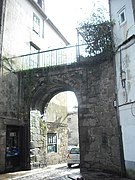 Arco de Mazarelos, única puerta restante de la muralla de Santiago