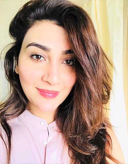 Ayesha Khan.jpg