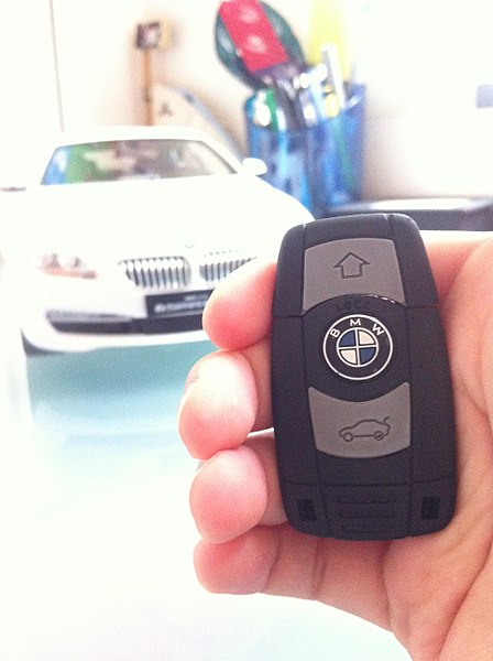 File:BMW USB Keyfob.jpg