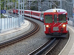 Train des MGB traversant la gare.