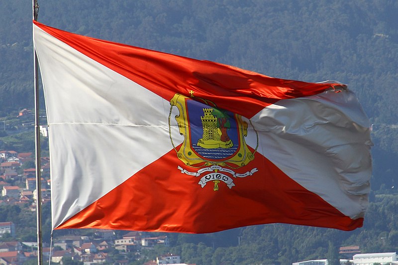 File:Bandera de la ciudad de Vigo (39023915704).jpg