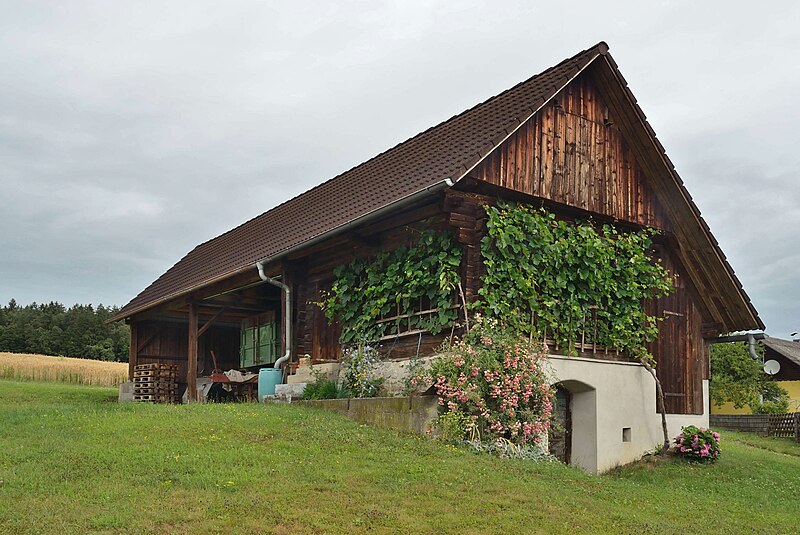 File:Barn in Kleinklein.jpg