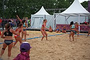 Deutsch: Beachhandball bei den Olympischen Jugendspielen 2018; Tag 5, 10. November 2018; Mädchen, Hauptrunde - Ungarn-Paraguay 2:0 English: Beach handball at the 2018 Summer Youth Olympics at 11 October 2018 – Girls Main Round – Hungary-Paraguay 2:0