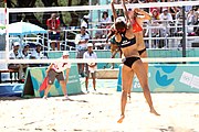 Deutsch: Beachvolleyball bei den Olympischen Jugendspielen 2018; Tag 9, 15. Oktober 2018; Mädchen, Viertelfinale: USA-Spanien 2–1 (21–19/17–21/15–9) English: Beach volleyball at the 2018 Summer Youth Olympics at 15 October 2018 – Girls Quarterfinals: USA-Spain 2–1 (21–19/17–21/15–9)