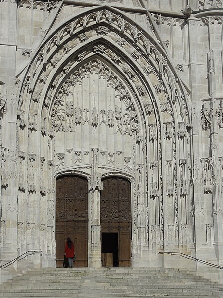 File:Beauvais (60), cathédrale Saint-Pierre, portail méridional 3.jpg