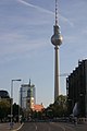 Berlin-Fernsehturm-01-Marienkirche-2006-gje.jpg