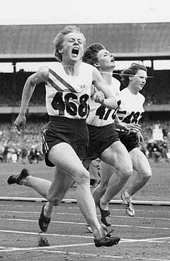 Бетти Катберт, Марлен Мэтьюз, Хизер Армитидж, Олимпийские игры 1956 года.jpg
