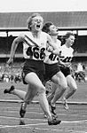 Zieleinlauf im 100-Meter-Finale der Frauen 1956: vorne Betty Cuthbert, in der Mitte Marlene Mathews, links die Britin Heather Armitage, die Sechste wurde