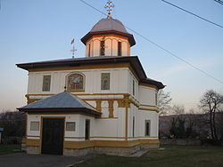 Biserica Manastirea (Valenii de Munte).JPG