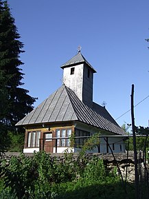 Biserica de lemn din sat