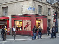 Ancienne boucherie chevaline à l'angle avec la rue du Roi-de-Sicile.