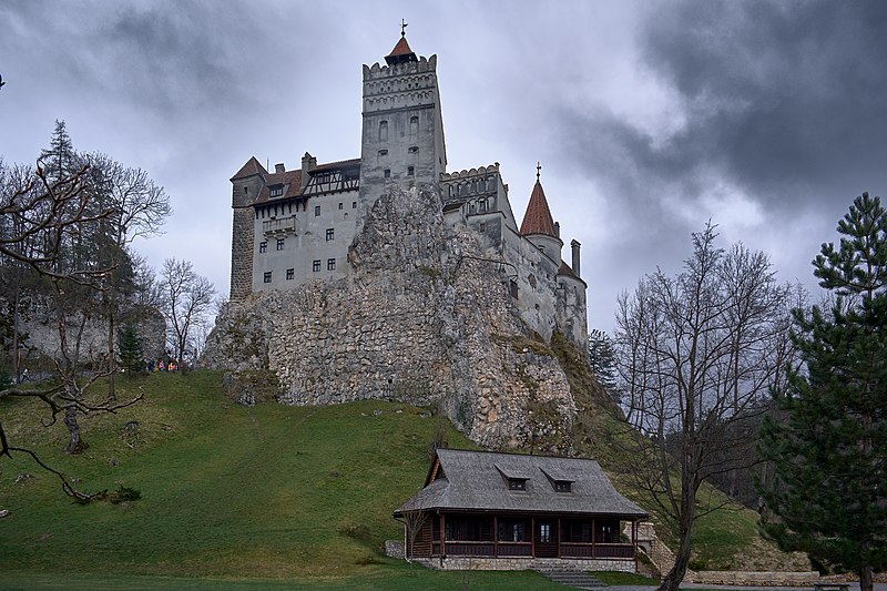 File:Bran castle (47626731362).jpg