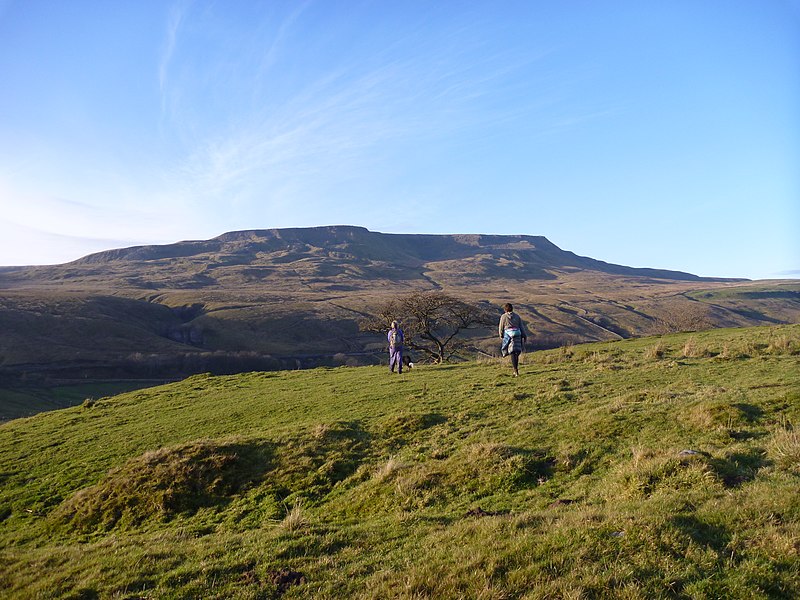 File:Bridleway above Slade Edge - geograph.org.uk - 2165278.jpg