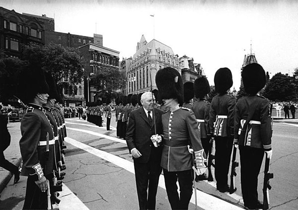 A guard of honour provided by the 1st Battalion, Canadian Guards during the visit of West German Chancellor Ludwig Erhard to Ottawa in 1964.