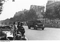 Bundesarchiv Bild 101I-256-1231-07A, Paris, Champs-Élysées, Wehrmachtsparade.jpg