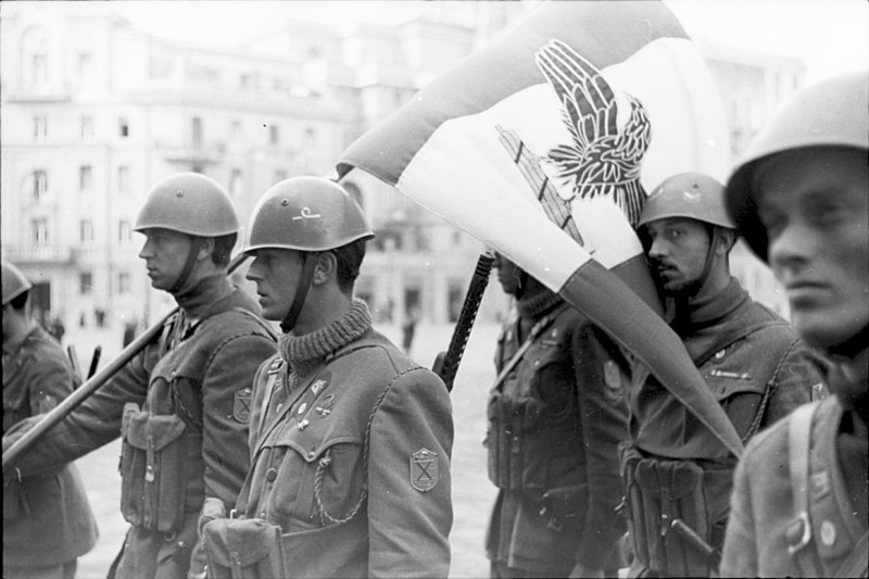 File:Bundesarchiv Bild 101I-311-0926-04, Italien, italienische Soldaten.jpg