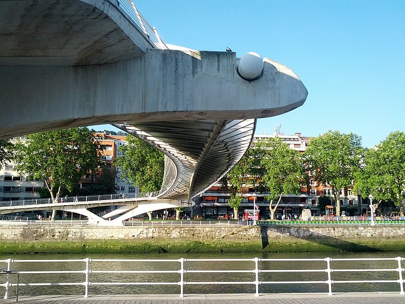 File:Calatrava bridge (19063942731).jpg