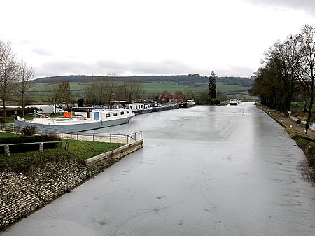 Canal de Bourgogne.JPG