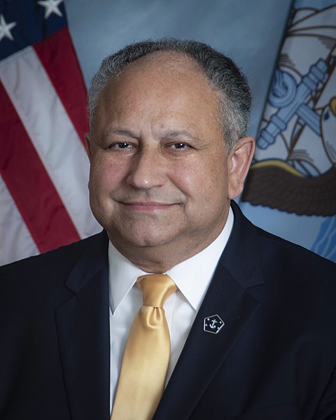 File:Carlos Del Toro SECNAV portrait.jpg