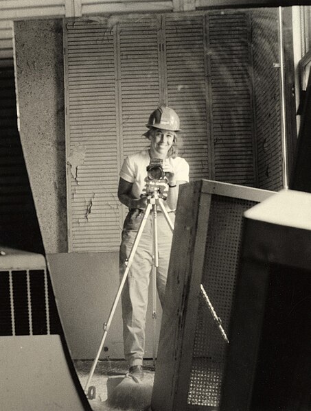 File:Carol M. Highsmith self portrait in Willard Hotel, Washington, D.C. - 1980–1990.jpg