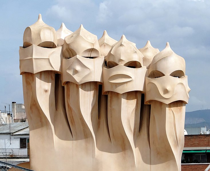 File:Casa Milà 01.jpg