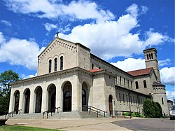 Catedral de Cristo Rey - Superior, Wisconsin 01.jpg