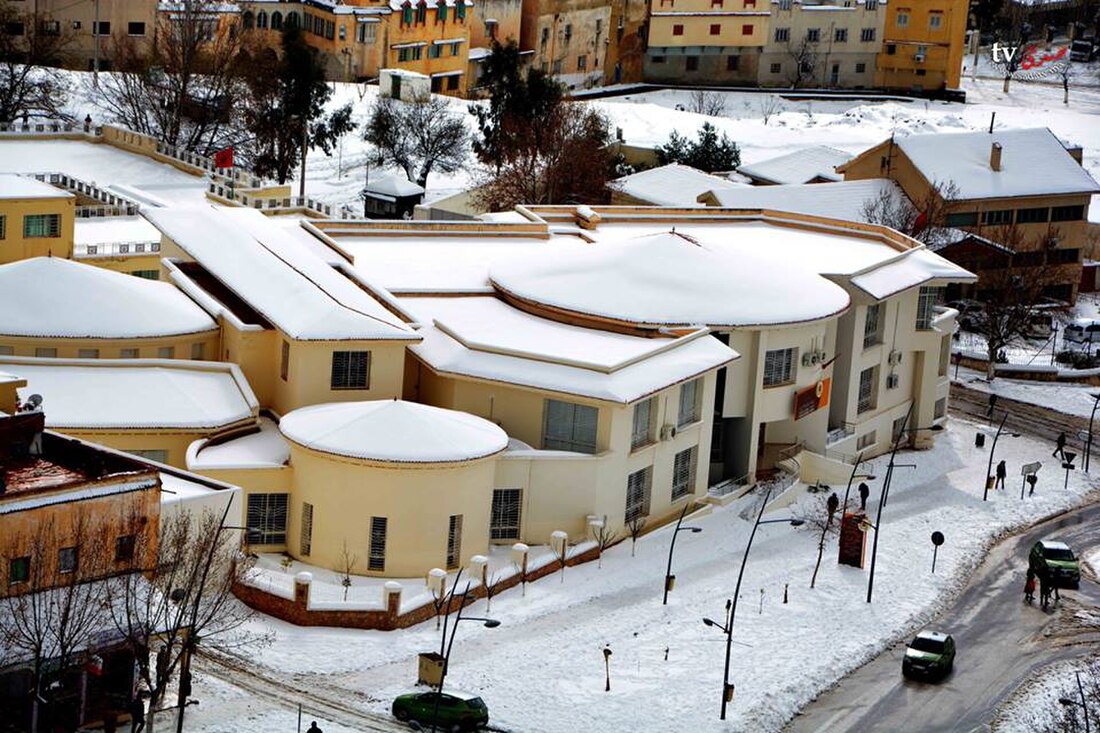 File:Centre culturel d'Azrou- Neige.jpg