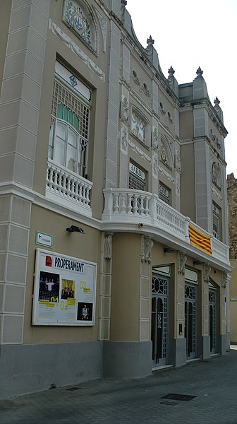 File:Cine teatre Jardí (Figueres) 2.jpg