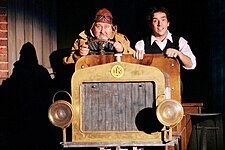 Ota Jirák (vlevo) s Matoušem Rumlem ve hře Dědeček automobil v Městském divadle v Mladé Boleslavi
