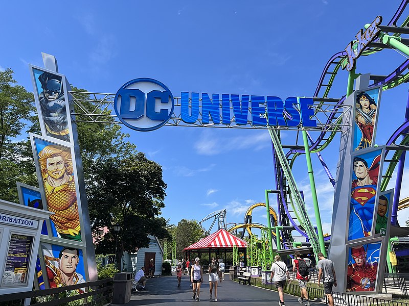 File:DC Universe at Six Flags Great America.jpg