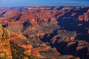 Dawn on the S rim of the Grand Canyon (8645178272).jpg