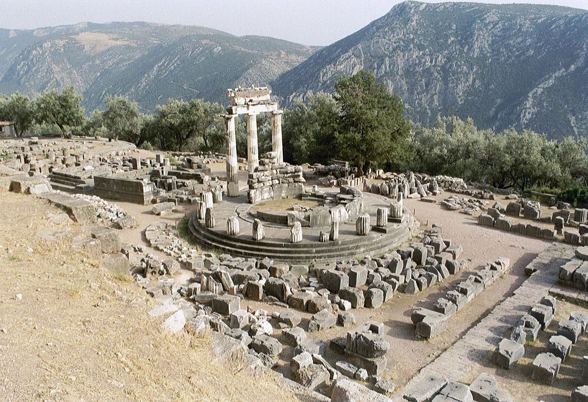 Welcome to Delphi, antiquity’s center of the Earth! - Explore Greece