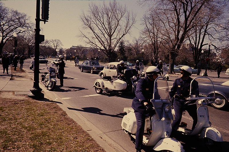 File:Demonstrations. U.S. Park Police working during a demonstration in Washington DC. (784baadd5fff4e4da77533ec9f5beccd).jpg