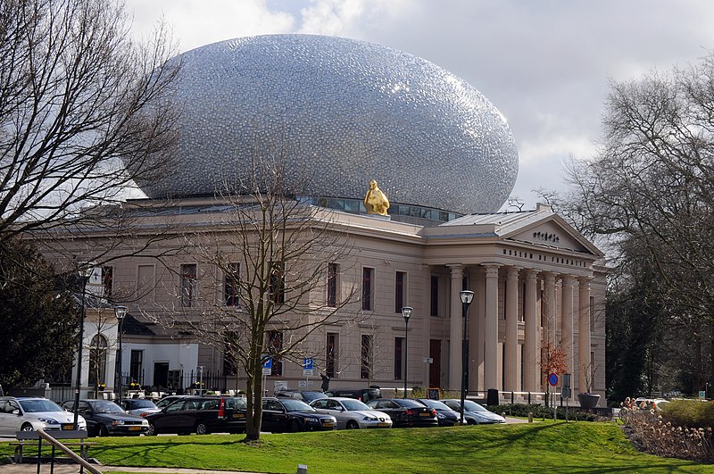 File:Detailview of the enlarged Museum "de Fundatie" at Zwolle. ABT did the structural design of the dome - panoramio.jpg