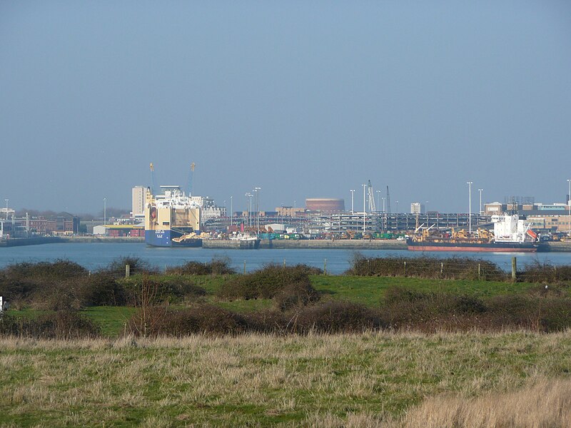 File:Dibden Bay towards Southampton 8.jpg