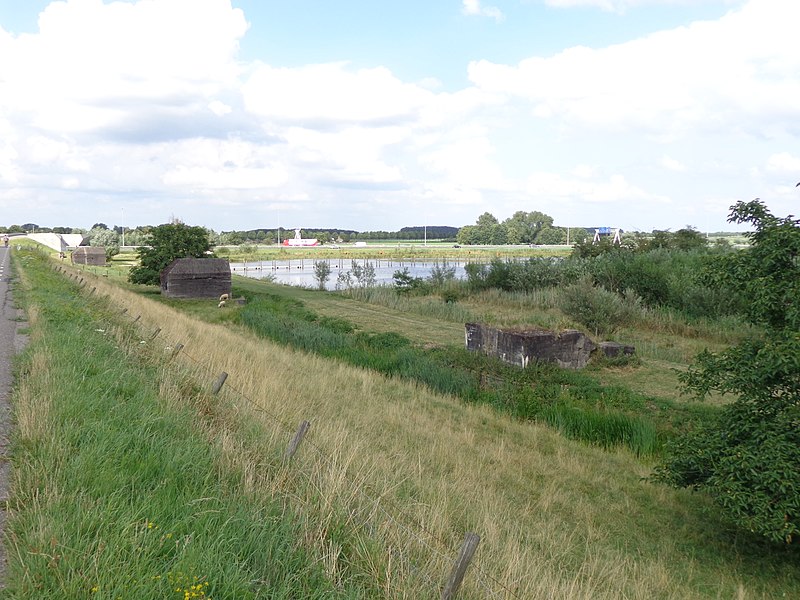 File:Diefdijk bij A2 Type P en G kazemat.JPG