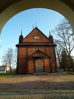 Drewniany kościół w Dzierzkowicach 3.jpg