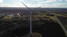 Archivo:Drone video of wind turbine near Kunda in Estonia.webm