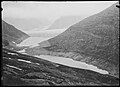 Vorderer (vorne) und hinterer Märjelensee mit dem Gletscher im Hintergrund im Jahr 1909