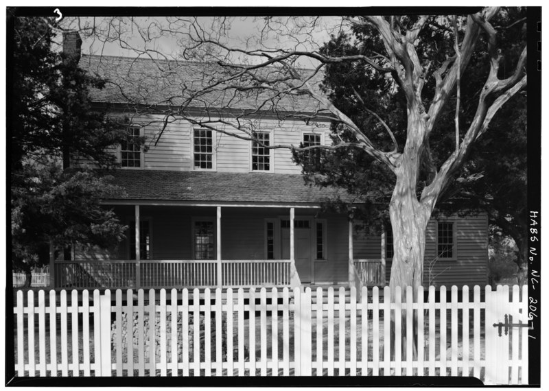 File:EXTERIOR, SOUTHWEST FRONT , GENERAL VIEW - Captain Joseph Bonner House, Front and Main Streets, Bath, Beaufort County, NC HABS NC,7-BATH,4-1.tif