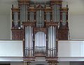 Orgel von Rensch (1998) unter Verwendung von Gehäuseteilen der Kiene-Orgel von 1862, mit 4 Registern der Späth-Orgel von 1922; Prospekt