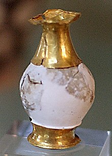 Vessel made from an egg with gold fittings, found in the Kamares Cave Egg with gold, Cave of Kamares, ca 1900-1700 BC, AMH, 0502057.jpg