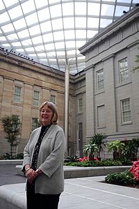 Broun, standing in the Smithsonian American Art Museum courtyard, in 2016.