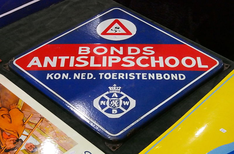 File:Enamel advert, Bonds Antislipschool.JPG