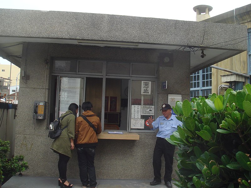 File:Entrance of the TRA Changhua Roundhouse 02.jpg