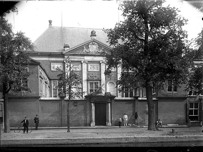 File:ErfgoedLeiden LEI001013142 Gezicht op de Lakenhal aan de Oude Singel.jpeg