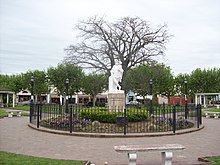 Estatua de Raúl Videla Dorna en Monte.jpg